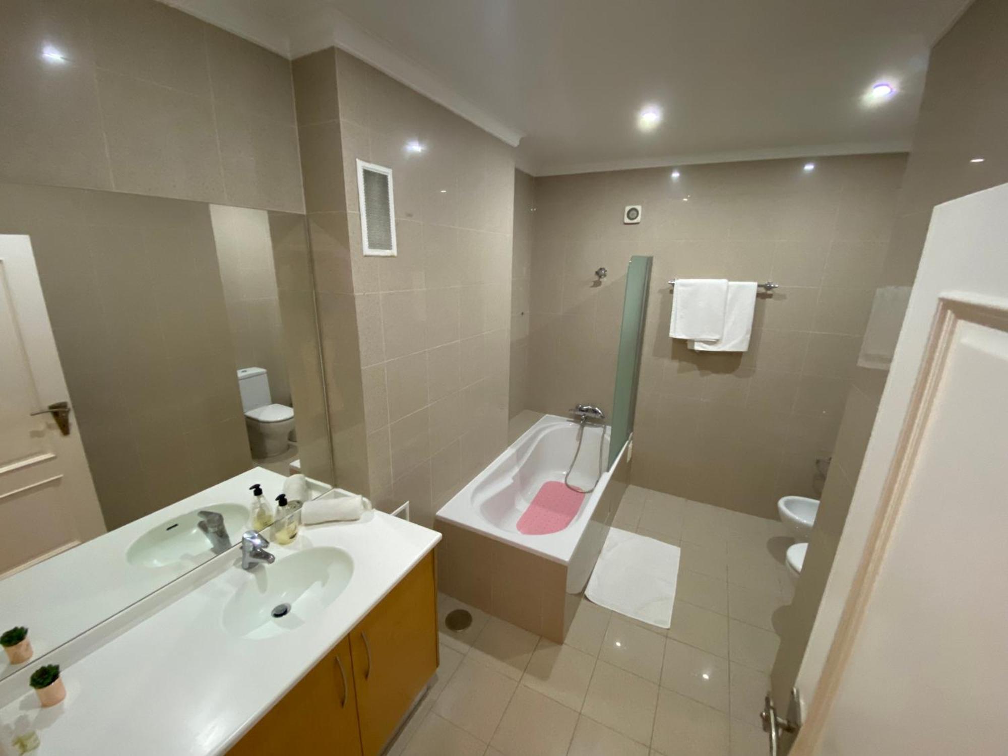 B&B With Heated Pool เซามาร์ทินโญโดปอร์โต ภายนอก รูปภาพ